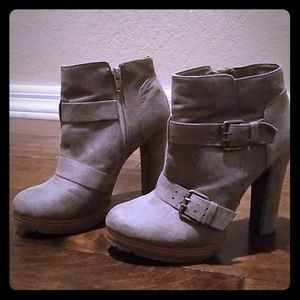 Zip up Suede tan boots